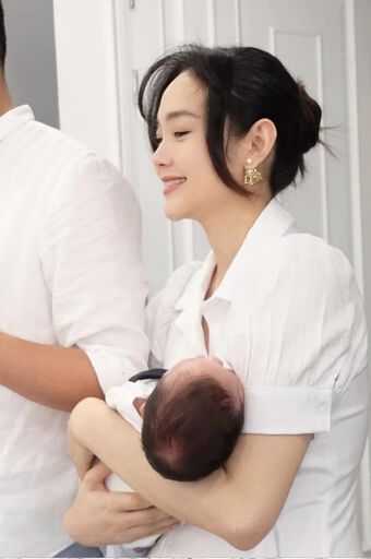 Sau 1 tháng sinh con, Minh Hằng kể chuyện làm ''mẹ bỉm'': Căng thẳng và lo sợ