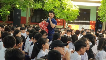Ca sĩ Mai Tuấn bất ngờ ra 2 MV âm nhạc sau 15 năm chỉ chuyên tâm làm thầy giáo dạy Toán