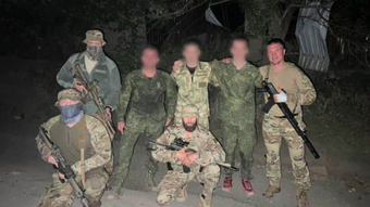Ukraine giải cứu hai lính dù ẩn náu trong vùng Nga kiểm soát