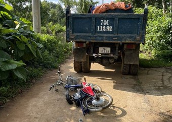 Quảng Trị: Xe tải va chạm xe đạp điện, 2 chị em ruột thương vong