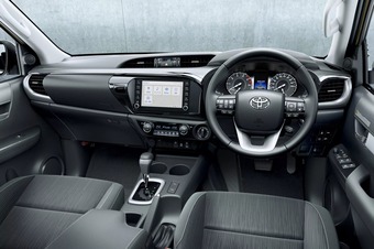 Toyota Hilux lần đầu có một công nghệ an toàn mà Ranger và Navara đã được tích hợp từ lâu