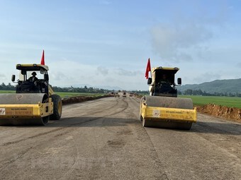 Cao tốc Cần Thơ-Cà Mau cần hoàn thành đắp nền đường trước tháng 6/2024