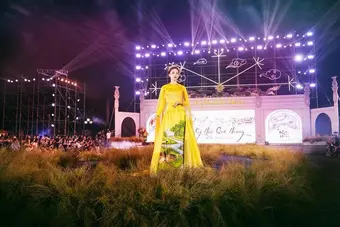Siêu mẫu Võ Hoàng Yến, Hoa hậu Tiểu Vy lộng lẫy trên sàn diễn thời trang