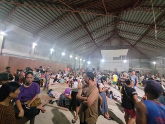 Hiện trường vụ động đất kinh hoàng tại Philippines: Nhà cửa rung lắc dữ dội, nửa đêm người dân tháo chạy tìm nơi ẩn náu