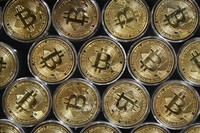 Giá bitcoin vượt mốc 40.000 USD