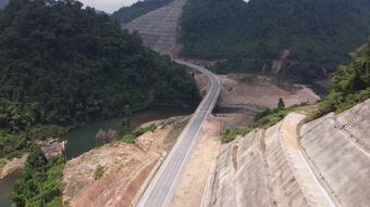 Nguy hiểm rình rập trên cao tốc La Sơn - Túy Loan