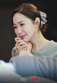 Dường như đến chiếc scrunchies cũng thể hiện được sự thay đổi của &#39;phú bà&#39; Park Min Young