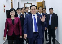 Chủ tịch Quốc hội Vương Đình Huệ thăm, làm việc tại Bộ Y tế