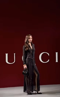 Váy xuyên thấu của ''bạn thân Gucci'' tại Tuần lễ thời trang Milan