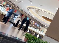 Trung Quốc: Không mua trang sức, du khách bị hướng dẫn viên đuổi khỏi xe
