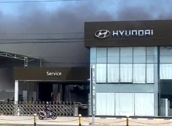 Cháy đại lý kinh doanh ôtô ở Bình Thuận