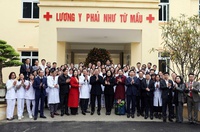 Chủ tịch nước thăm, chúc mừng các y, bác sĩ tại tỉnh Hà Nam