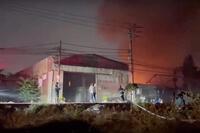 Hỏa hoạn thiêu rụi 3 nhà xưởng khoảng 2.000m2 ở TPHCM