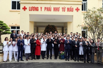 Chủ tịch nước thăm, chúc mừng các y, bác sĩ tại tỉnh Hà Nam