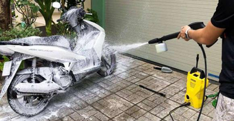 Rửa xe máy thường xuyên có hại không? Xe máy đi bao lâu mới cần phải rửa?