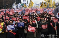 Hàn Quốc đưa ra hình phạt "không thể đảo ngược", quyết đình chỉ giấy phép của 7.000 bác sĩ