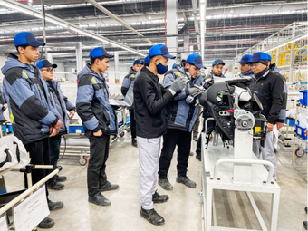 Kỹ sư THACO giám sát sản xuất Kia Sonet tại Uzbekistan, minh chứng tay nghề làm ô tô của người Việt
