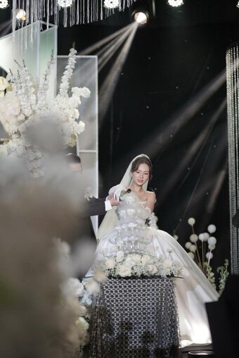 Đám cưới Ngọc Anh: Đình Tú lẻ bóng, visual ''mẹ bỉm'' Mai Phương chiếm trọn spotlight