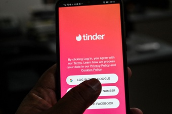 Bị lừa 5,4 tỷ vì hẹn hò qua Tinder