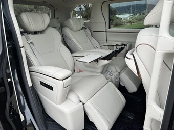 Lexus LM 2024 lần đầu lộ diện tại Hà Nội: Có khoang nội thất đẳng cấp phục vụ đại gia Việt, giá dự kiến từ 7,2 tỷ đồng