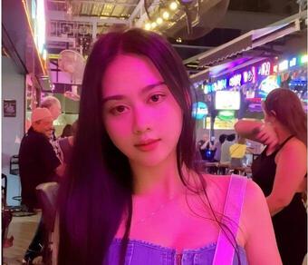 Bạn gái GenZ của Hoài Lâm: Gương mặt trẻ măng, thời trang quyến rũ