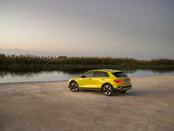 Audi A3 2025 ra mắt: Sedan có bản giả SUV như thật, giá quy đổi từ 960 triệu đồng khiến fan Việt ao ước