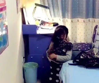 Bức ảnh chụp hai đứa trẻ trong phòng ngủ khiến nhiều bậc cha mẹ ganh tỵ: Tôi cũng ước được như thế này