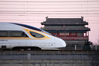 Trung Quốc lại gây choáng ngợp với mạng lưới đường sắt cao tốc "dài hơn 1 vòng Trái đất": Quá hiện đại!
