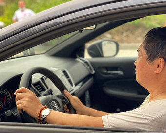 Những việc cần làm để kiểm soát điểm mù khi lái xe