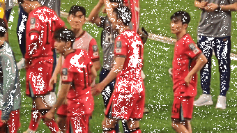 Khoảnh khắc hot nhất bóng đá xứ Hàn: Son Heung-min dang tay ôm chầm Lee Kang-in, bao giận hờn như tan biến!