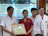 Khen thưởng nữ điều dưỡng BV Bạch Mai nhanh trí cứu người