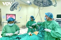 Phẫu thuật nội soi cho nữ bệnh nhân 52 tuổi bị viêm phần phụ dính khó