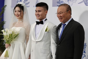 Thầy Park đến dự đám cưới Quang Hải