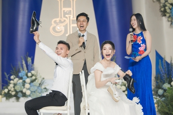 Chu Thanh Huyền "xả vai" cô dâu, mặc đồ của Quang Hải "nhún nhảy" cực sung cùng hội cầu thủ sau đám cưới