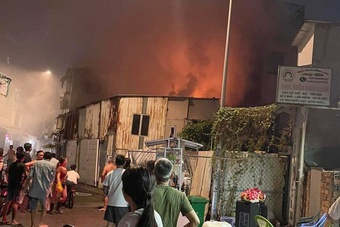 Cháy nhà gần chợ Bà Chiểu ở TP.HCM, một người tử vong