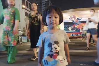 2 bé mất tích ở phố đi bộ Nguyễn Huệ: Camera xác định xuất hiện người lạ