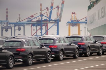 Chuyện gì đây: Cảng biển Châu Âu thành bãi đỗ xe điện Trung Quốc, hỗn loạn với dòng lũ ô tô giá rẻ ùn tắc ngập các cửa khẩu