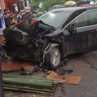 18 giây ám ảnh vụ xe Camry lao thẳng vào nhà dân, gây tai nạn liên hoàn ở Nam Định