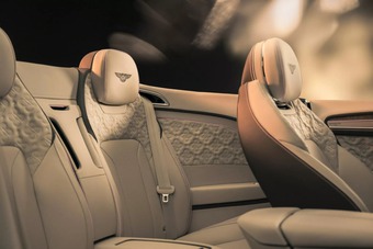 Chiếc Bentley Continental GTC độc bản cho đại gia thích đá quý mở bán hôm nay: Gắn kim cương, khảm vàng trắng khắp nơi
