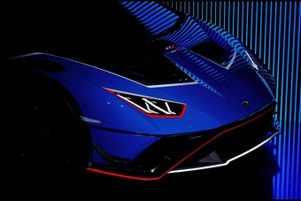 Lamborghini Huracan STJ - lời tạm biệt động cơ V10 hút khí tự nhiên