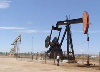 Giá dầu giảm gần 2% khi căng thẳng ở Trung Đông hạ nhiệt