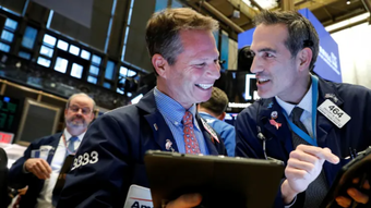 Cổ phiếu công nghệ giúp S&P 500 lấy lại sắc xanh, Nasdaq lập đỉnh mới