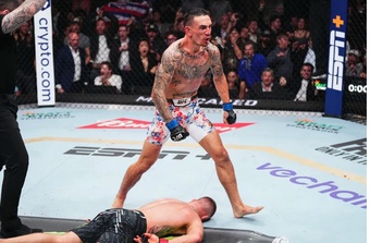 Max Holloway tạo cú knock-out kinh điển tại UFC 300