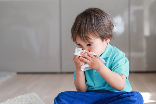 Bé chảy nước mũi trong - triệu chứng của nhiều bệnh, cha mẹ đừng chủ quan