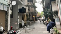 Sập mái kính nhà cao tầng ở phố cổ Hà Nội, hai người chết