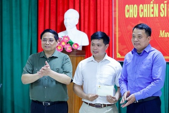 Thủ tướng Phạm Minh Chính dâng hương Đại tướng Võ Nguyên Giáp