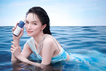 Hoa hậu Hương Giang tung bộ ảnh cực cháy đón mừng cương vị mới