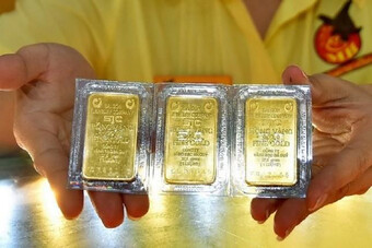 Vỡ mộng chứng khoán xuống đáy, người trẻ chuyển sang mua vàng tích luỹ: Nguyên tắc nào để chơi vàng không bao giờ lỗ?