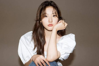 Nữ diễn viên tái xuất hậu bê bối đời tư, netizen nghi được ai đó ''chống lưng''