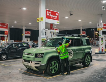 Sau chuyến phượt Trung Quốc, tay chơi Việt đem Land Rover Defender 7 tỷ xuyên Đông Nam Á, chạy qua cả nước tay lái nghịch